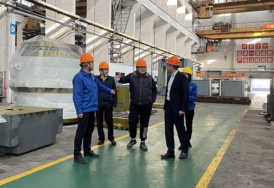 【291】市工商聯(lián)黨組書記王楓、浙江科技學(xué)院機(jī)械與汽車學(xué)院院長(zhǎng)張?jiān)频燃钨e來電滾筒公司參觀考察.jpg