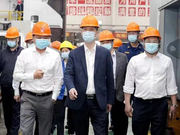 市政府黨組成員、新區(qū)黨工委副書記錢洪文蒞臨我司考察指導(dǎo).jpg